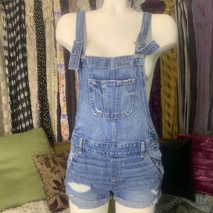Hollister Overall Shorts ☀️
